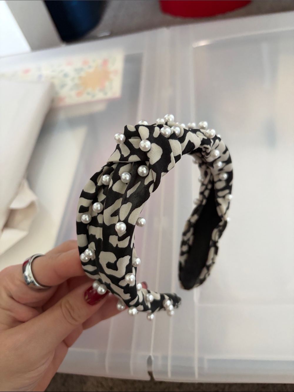 Pearl-Embellished Black & Cream Twisted Headband